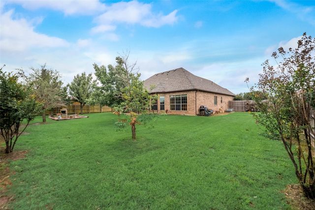 1403 Hickory Drive, Pilot Point, TX 76258