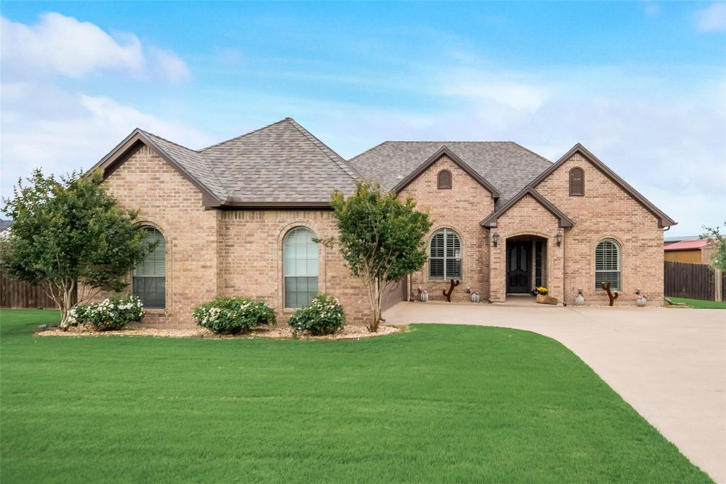 1403 Hickory Drive, Pilot Point, TX 76258