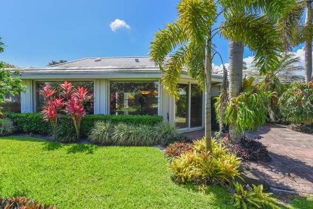 437 French Royale Circle, Atlantis, FL 33462