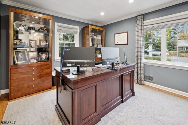 7 Oak Forest Ln, Summit City, NJ 07901