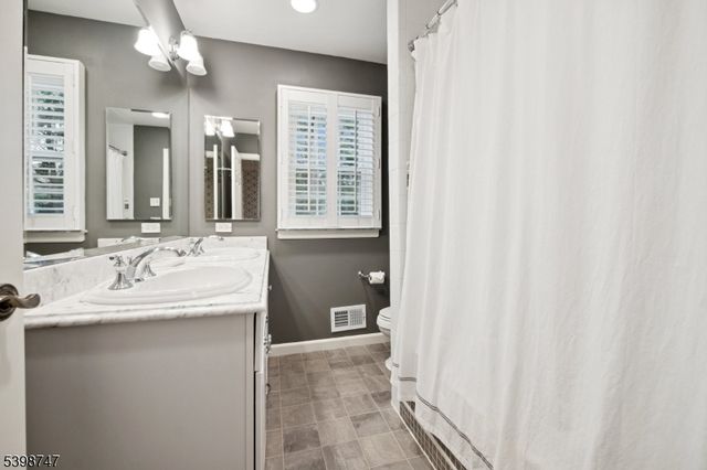 7 Oak Forest Ln, Summit City, NJ 07901