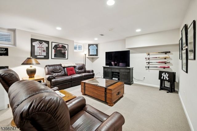 7 Oak Forest Ln, Summit City, NJ 07901