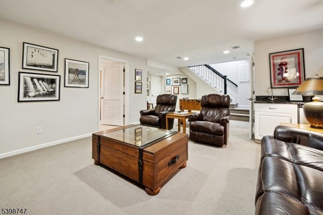 7 Oak Forest Ln, Summit City, NJ 07901