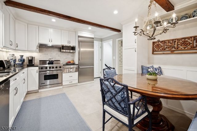 7 Oak Forest Ln, Summit City, NJ 07901