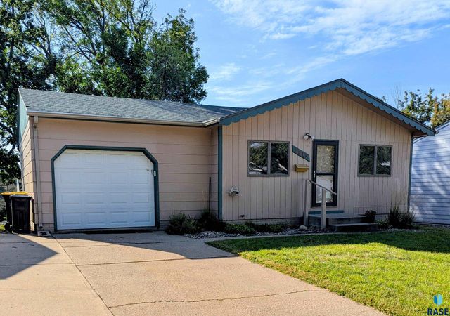 1013 S Harrington Cir Circle, Sioux Falls, SD 57103