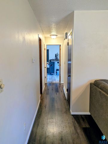 1013 S Harrington Cir Circle, Sioux Falls, SD 57103