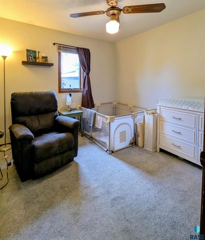 1013 S Harrington Cir Circle, Sioux Falls, SD 57103
