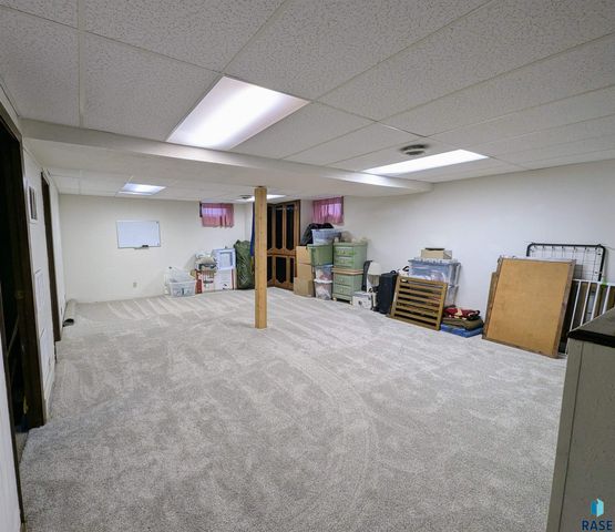 1013 S Harrington Cir Circle, Sioux Falls, SD 57103
