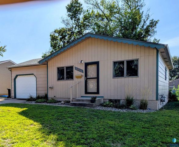 1013 S Harrington Cir Circle, Sioux Falls, SD 57103