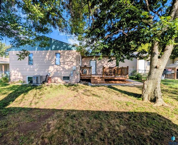 1013 S Harrington Cir Circle, Sioux Falls, SD 57103