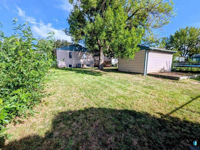 1013 S Harrington Cir Circle, Sioux Falls, SD 57103