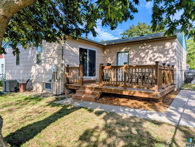 1013 S Harrington Cir Circle, Sioux Falls, SD 57103