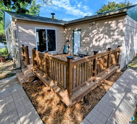 1013 S Harrington Cir Circle, Sioux Falls, SD 57103