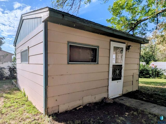 1013 S Harrington Cir Circle, Sioux Falls, SD 57103