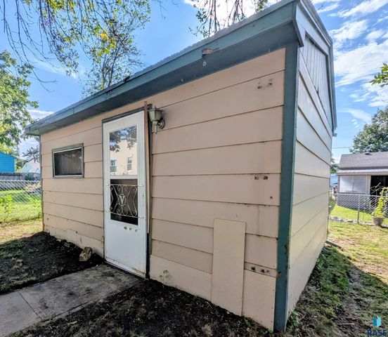 1013 S Harrington Cir Circle, Sioux Falls, SD 57103