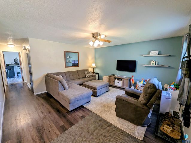 1013 S Harrington Cir Circle, Sioux Falls, SD 57103