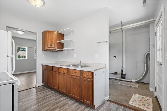 1052 Daniels Street NE, Cedar Rapids, IA 52402