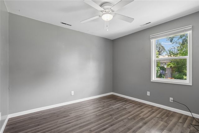 1052 Daniels Street NE, Cedar Rapids, IA 52402