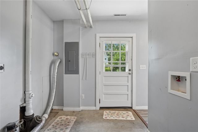 1052 Daniels Street NE, Cedar Rapids, IA 52402