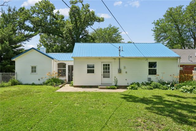 1052 Daniels Street NE, Cedar Rapids, IA 52402
