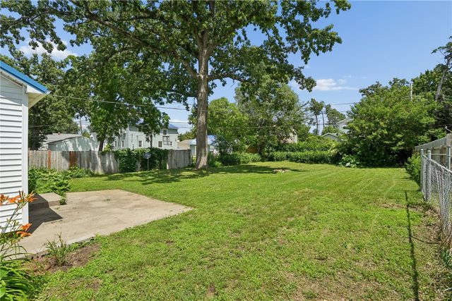 1052 Daniels Street NE, Cedar Rapids, IA 52402