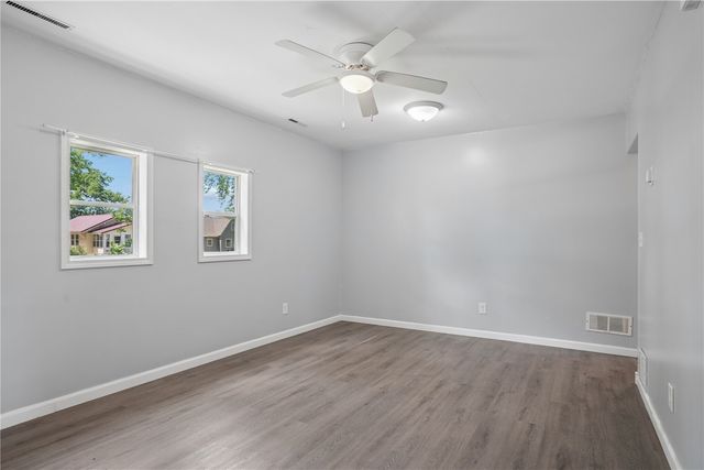 1052 Daniels Street NE, Cedar Rapids, IA 52402