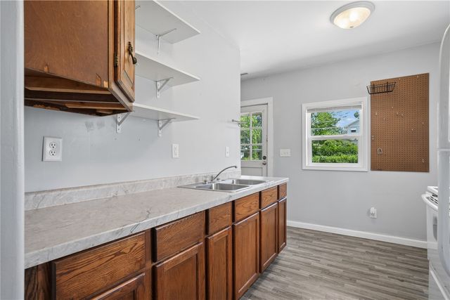 1052 Daniels Street NE, Cedar Rapids, IA 52402