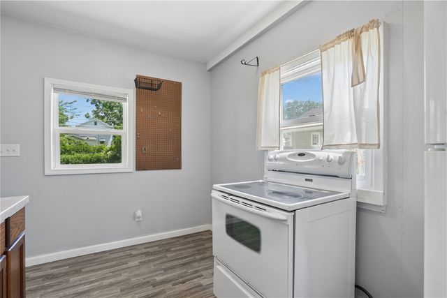 1052 Daniels Street NE, Cedar Rapids, IA 52402