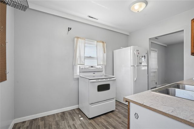 1052 Daniels Street NE, Cedar Rapids, IA 52402