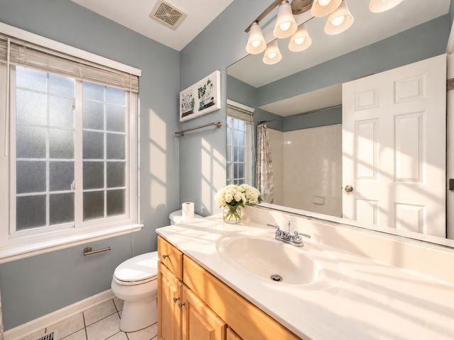 1463 NEWCASTLE Lane, Bartlett, IL 60103