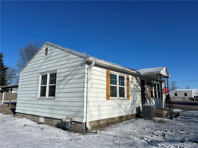 402 N Lee Street, Leeton, MO 64761