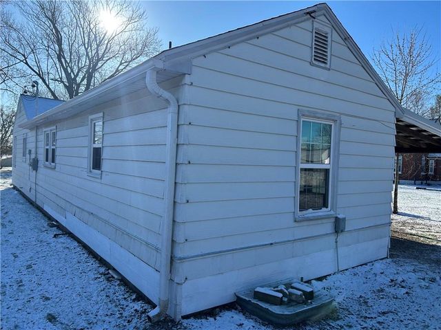 402 N Lee Street, Leeton, MO 64761