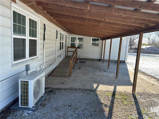 402 N Lee Street, Leeton, MO 64761