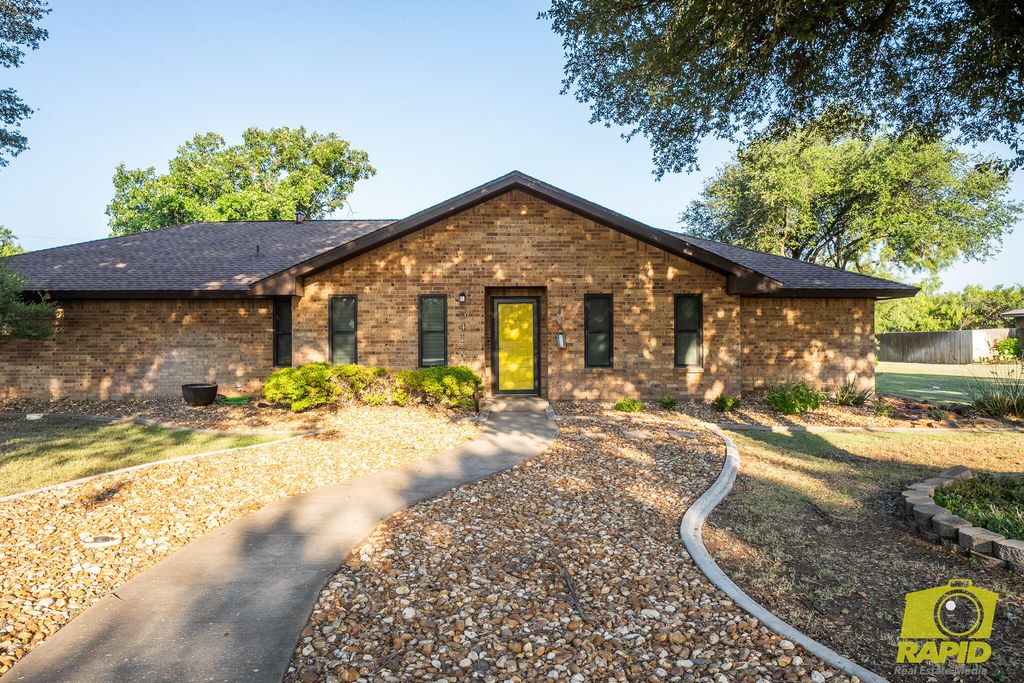 Image 1 of property listing at 5417 Briarwood Circle, San Angelo, TX 76903