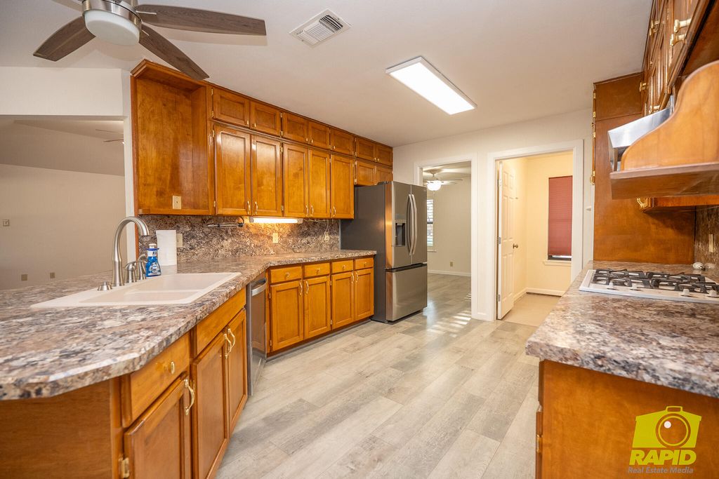 Image 17 of property listing at 5417 Briarwood Circle, San Angelo, TX 76903