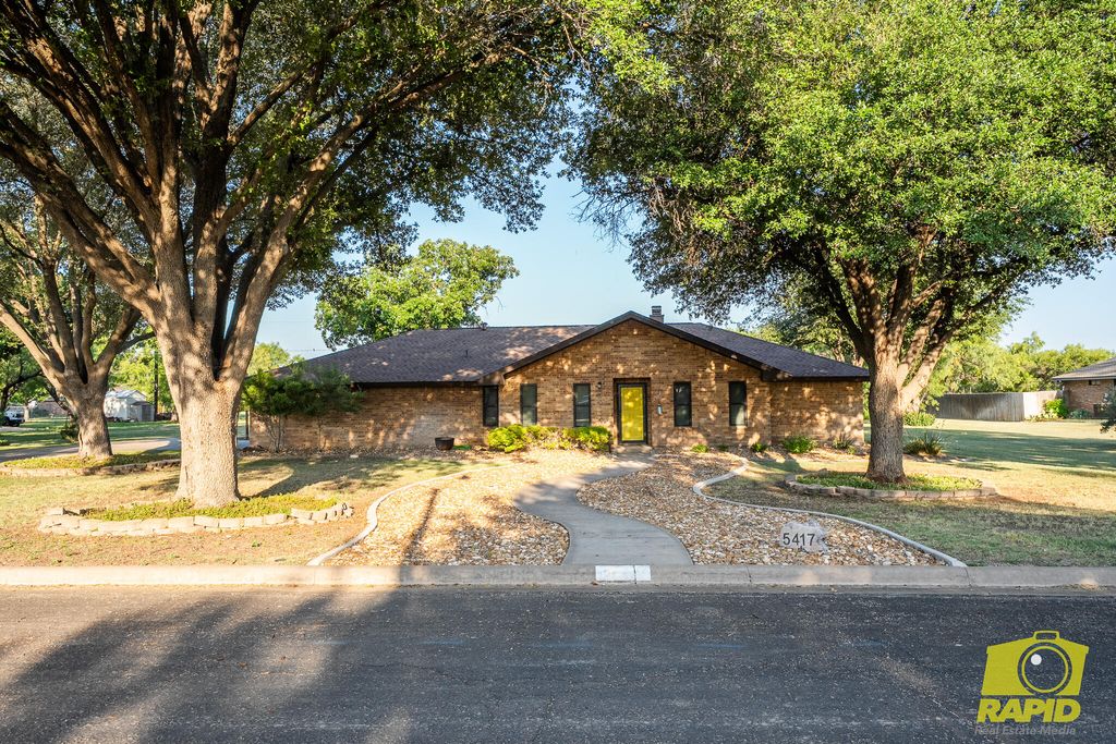Image 2 of property listing at 5417 Briarwood Circle, San Angelo, TX 76903