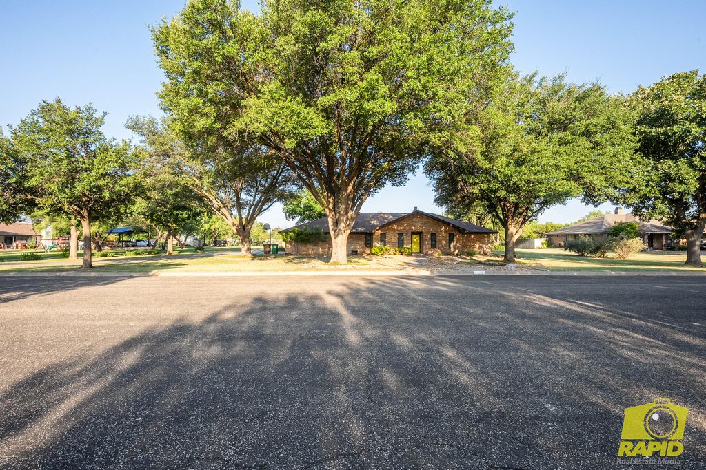 Image 3 of property listing at 5417 Briarwood Circle, San Angelo, TX 76903