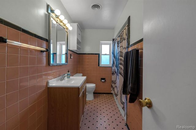 5223 Allen Road, Allen Park, MI 48101