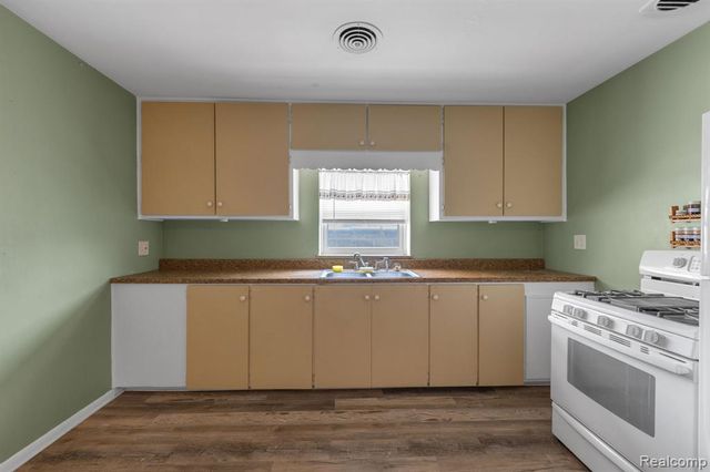5223 Allen Road, Allen Park, MI 48101