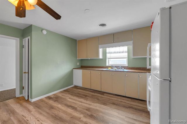 5223 Allen Road, Allen Park, MI 48101