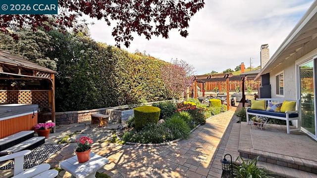 3586 Tupelo Dr, Walnut Creek, CA 94598