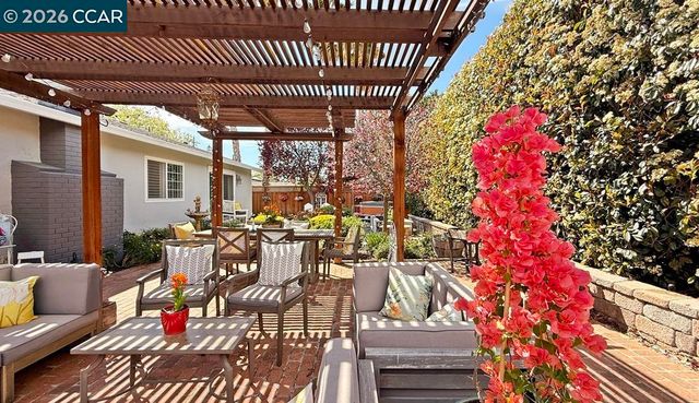 3586 Tupelo Dr, Walnut Creek, CA 94598