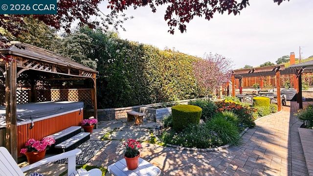 3586 Tupelo Dr, Walnut Creek, CA 94598