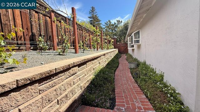 3586 Tupelo Dr, Walnut Creek, CA 94598