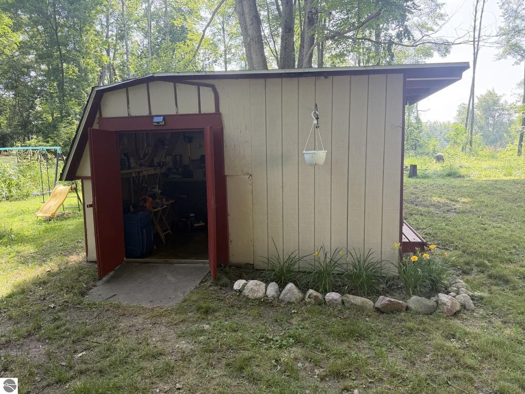 Image 3 of property listing at 7667 Windoga Lake Drive, Weidman, MI 48893