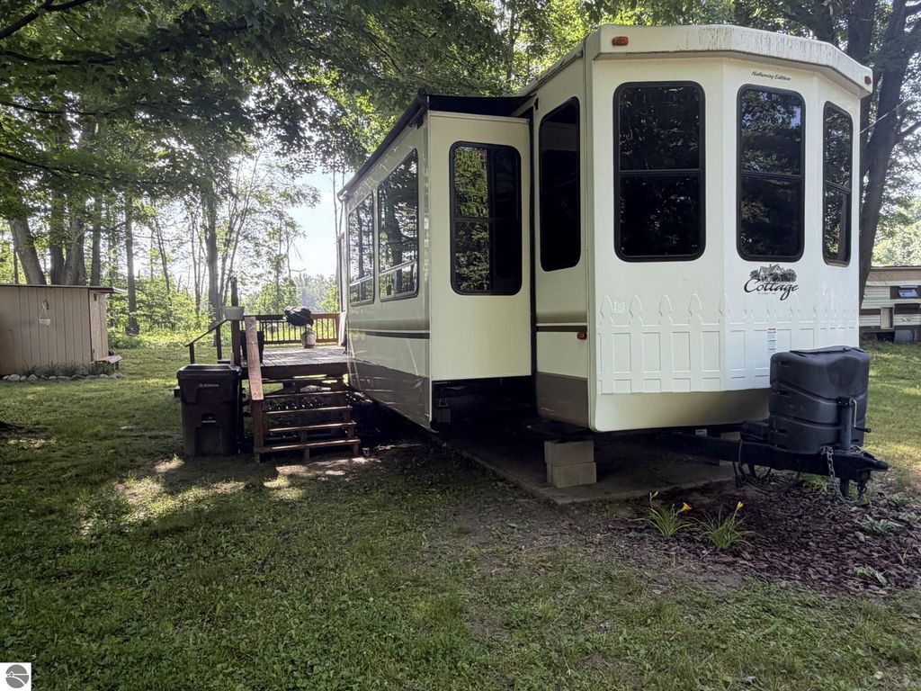 Image 5 of property listing at 7667 Windoga Lake Drive, Weidman, MI 48893