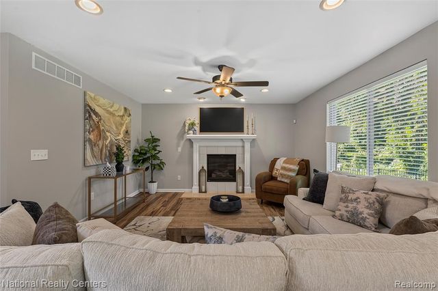 37638 N Dianne Lane, New Boston, MI 48164