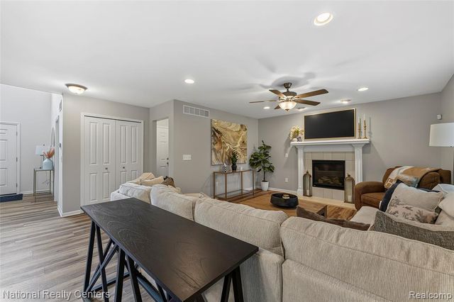 37638 N Dianne Lane, New Boston, MI 48164