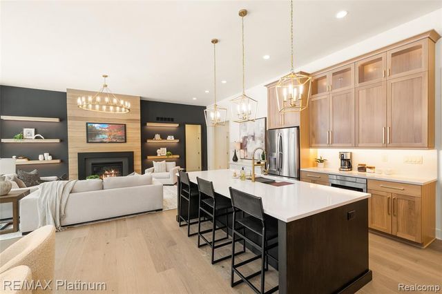 52921 Royal Park Avenue, Shelby Twp, MI 48315