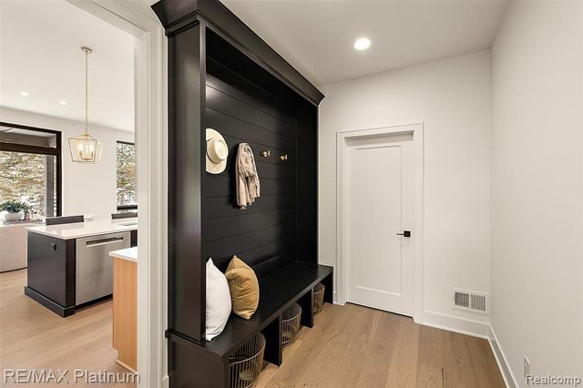 52921 Royal Park Avenue, Shelby Twp, MI 48315